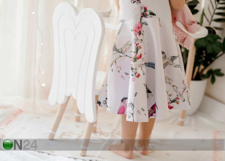 Enkeli tuoli ja pöytä kuvasuurennos