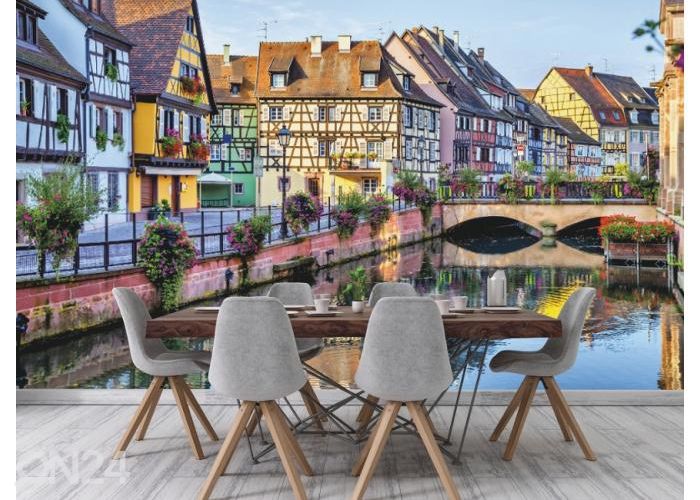 Fleece kuvatapetti Colorful French Houses 368x254 cm kuvasuurennos