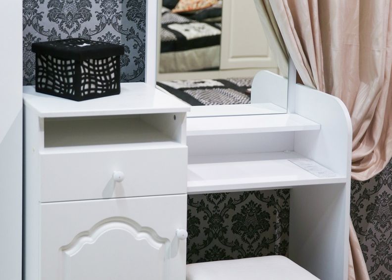 Kampauspöytä Amalia kuvasuurennos