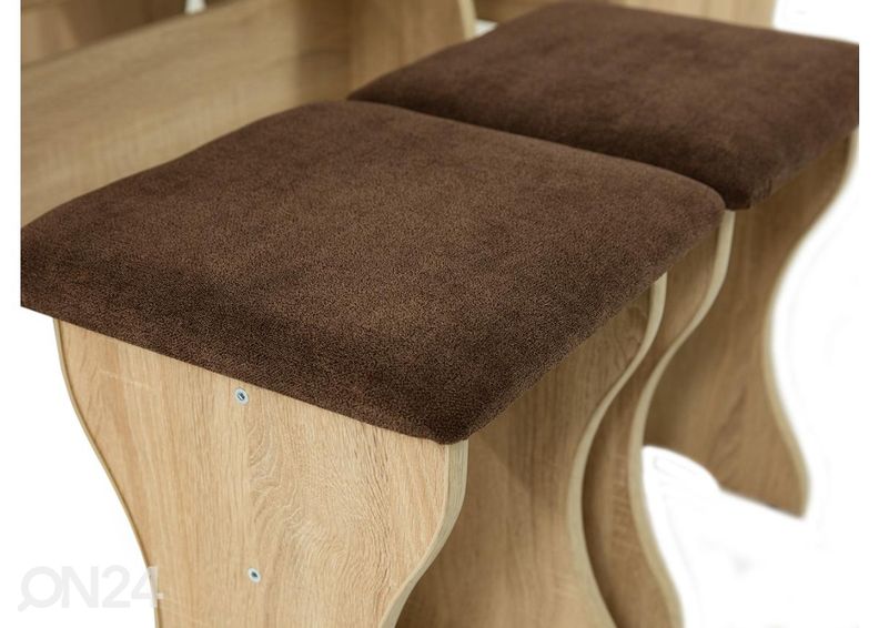 Keittiön kulmapenkki, jakkarat ja pöytä kuvasuurennos