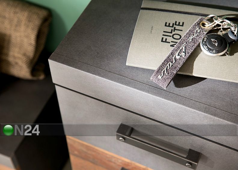 Kenkäkaappi Indy kuvasuurennos