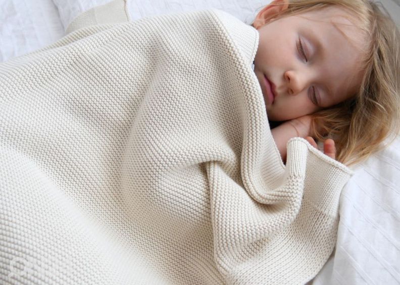 Kudottu vauvan bambupeitto, ecru kuvasuurennos