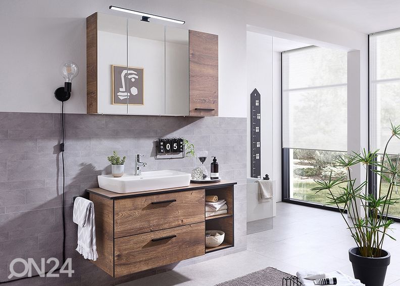 Kylpyhuoneen hylly kuvasuurennos