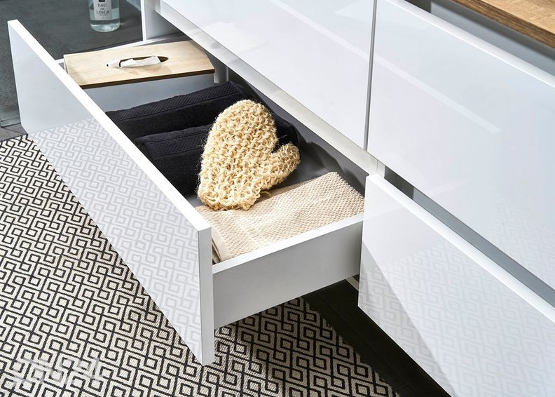 Kylpyhuoneen kalusteet 360 kuvasuurennos