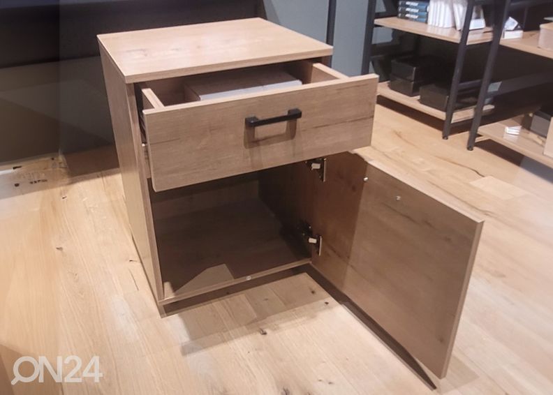 Laatikosto pyörillä Corinth kuvasuurennos