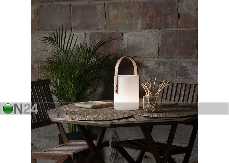 Ladattava ulkovalaisin Lucie kuvasuurennos