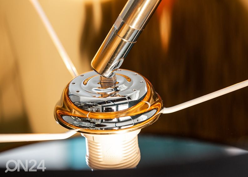 Lattiavalaisin Forma kuvasuurennos