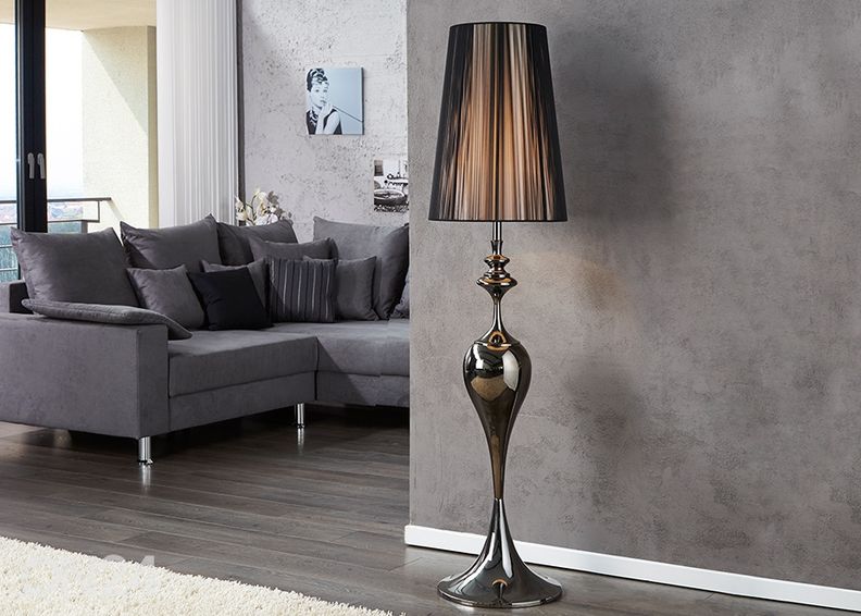 Lattiavalaisin Lucie kuvasuurennos