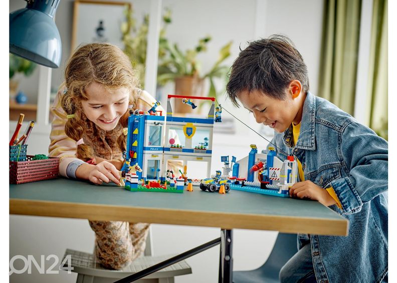 LEGO City Poliisien koulutuskeskus kuvasuurennos