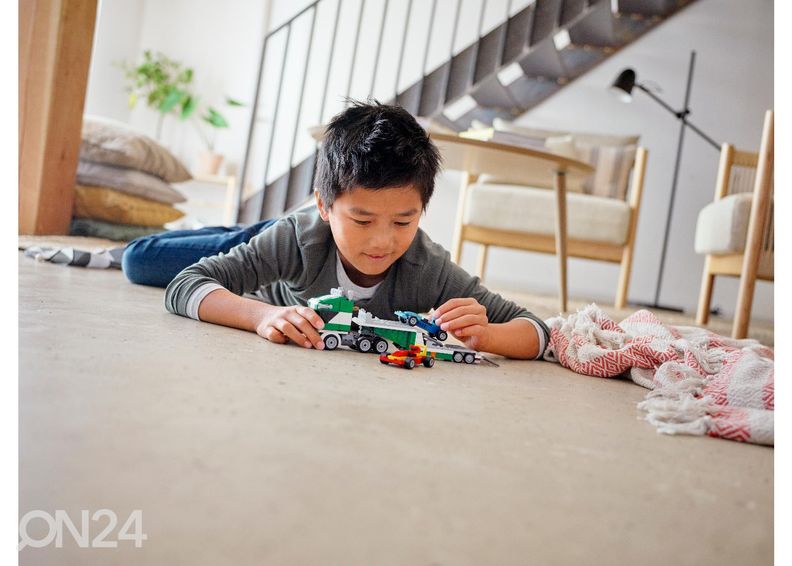 LEGO Creator kilpa-autojen kuljetusauto kuvasuurennos
