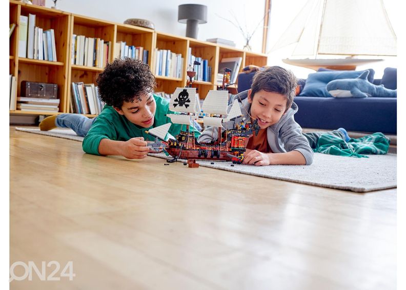 LEGO Creator Merirosvolaiva kuvasuurennos