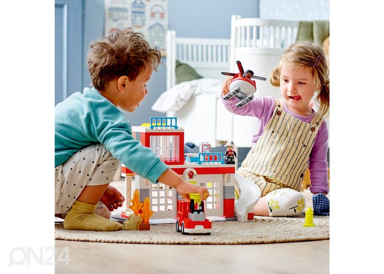 LEGO DUPLO Paloasema ja helikopteri kuvasuurennos