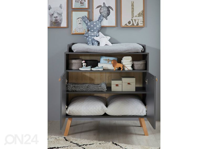 Lipasto hoitoalustalla Mats kuvasuurennos