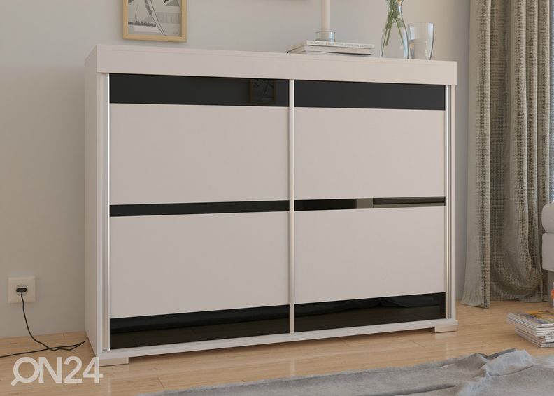 Lipasto liukuovilla kuvasuurennos