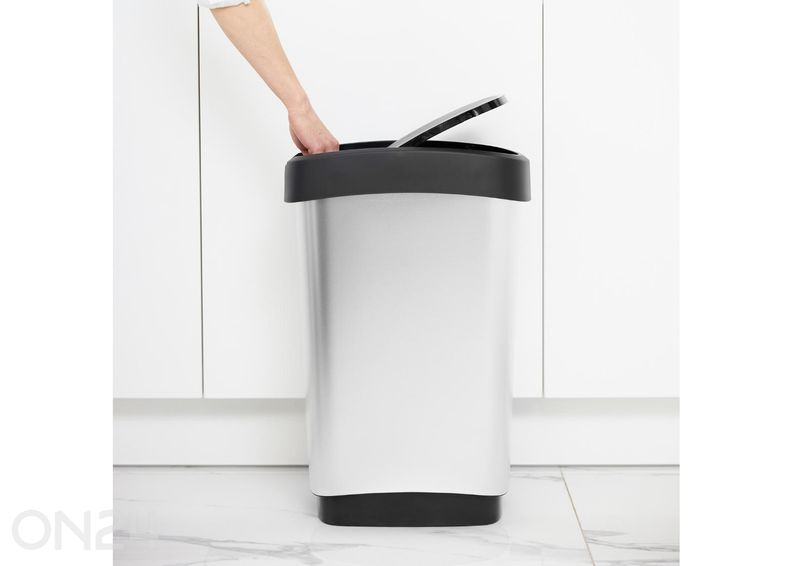 Liukukannellinen roskakori TWIST 50 L kuvasuurennos