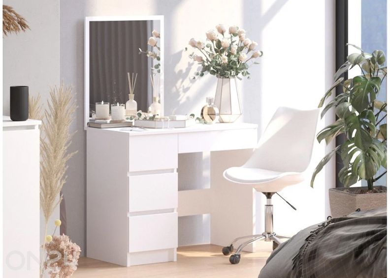 Meikkipöytä peilillä kuvasuurennos