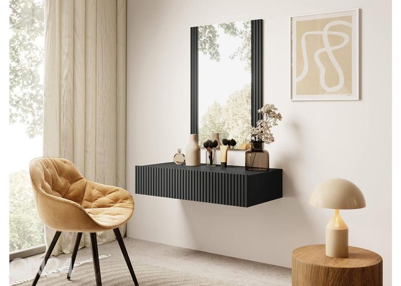 Meikkipöytä peilillä kuvasuurennos