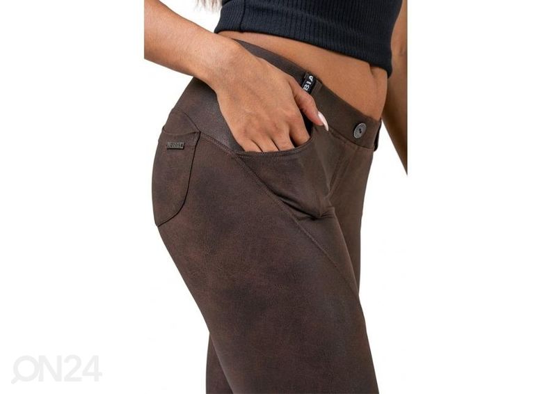 Naisten leggingsit Nebbia Leather Look Bubble Butt 538, ruskeat, koko M kuvasuurennos