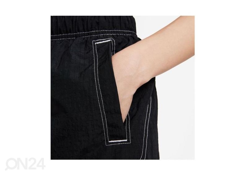 Naisten shortsit Nike NSW Swoosh Repel kuvasuurennos