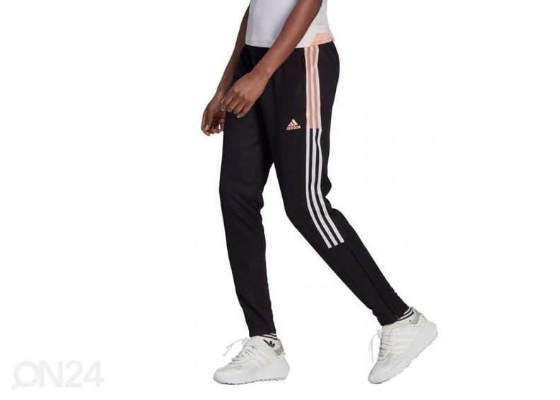 Naisten verryttelyhousut Adidas Tiro Trackpant kuvasuurennos