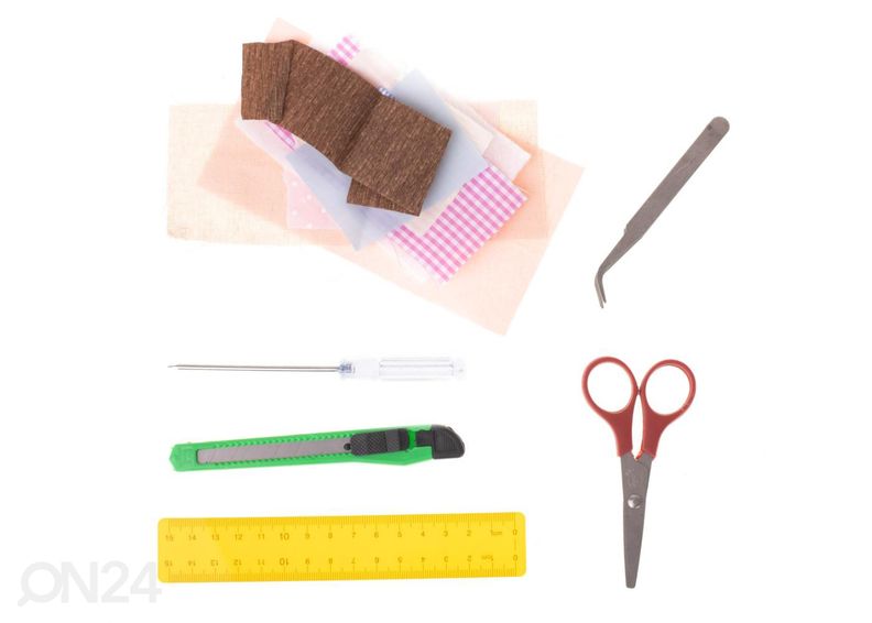 Nukkekoti + kalusteet LED-valolla kuvasuurennos