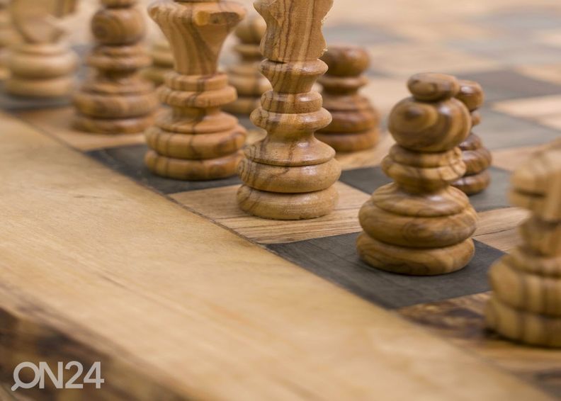 Oliivipuinen shakkilauta kuvasuurennos