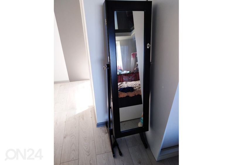 Peili/korukaappi kuvasuurennos