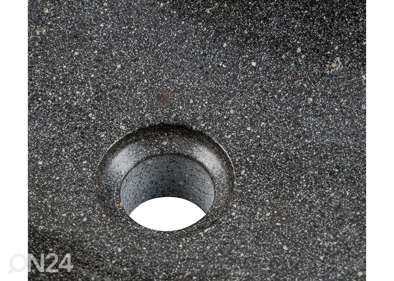Pesuallas jokikivestä kuvasuurennos