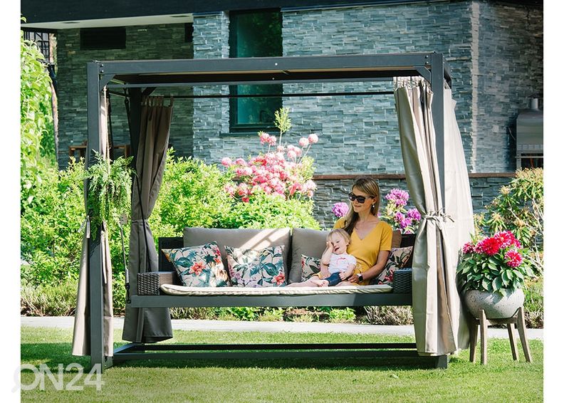 Pihakeinu Barcelona katoksella kuvasuurennos