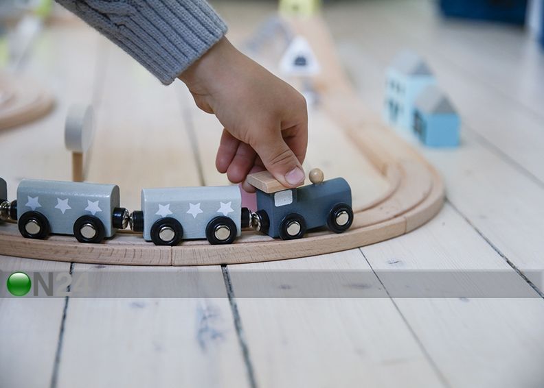 Puinen junaratapakkaus kuvasuurennos