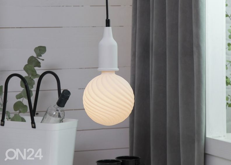 Puinen kattovalaisin Jojo kuvasuurennos