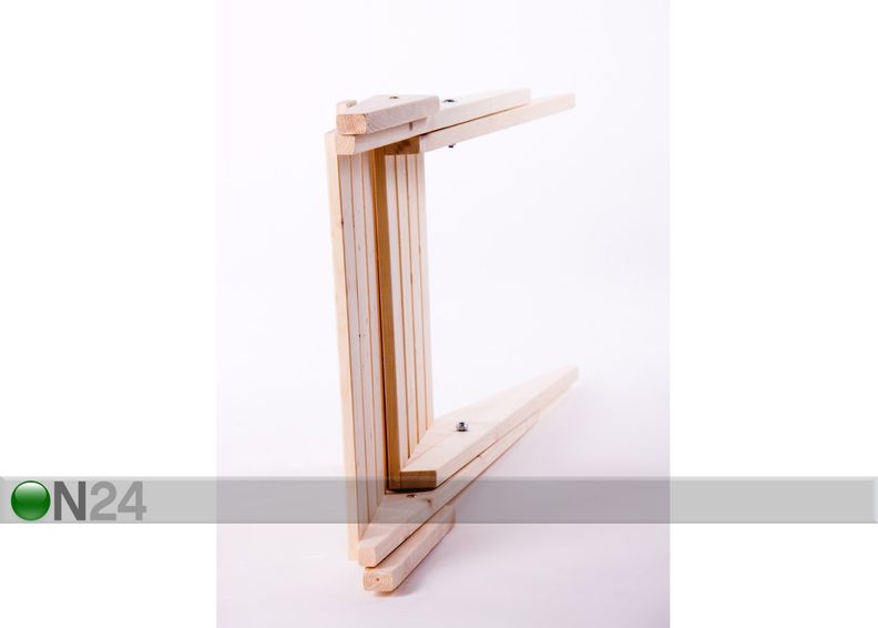 Puinen ulkokalusteryhmä kuvasuurennos