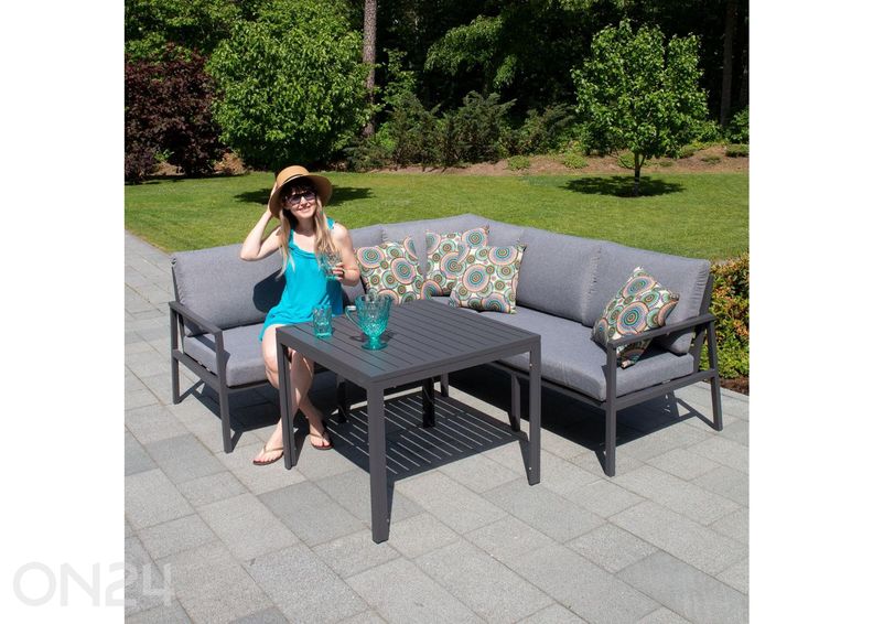 Puutarhakalusteet Adrian kuvasuurennos