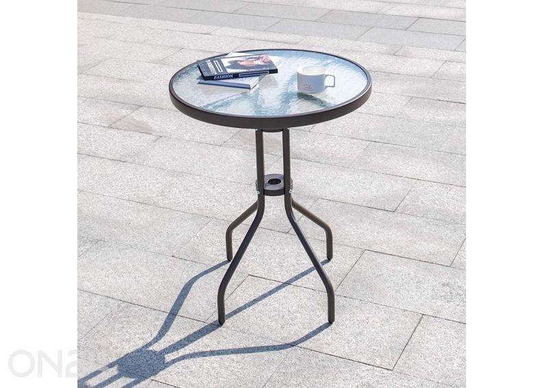 Puutarhapöytä, musta kuvasuurennos