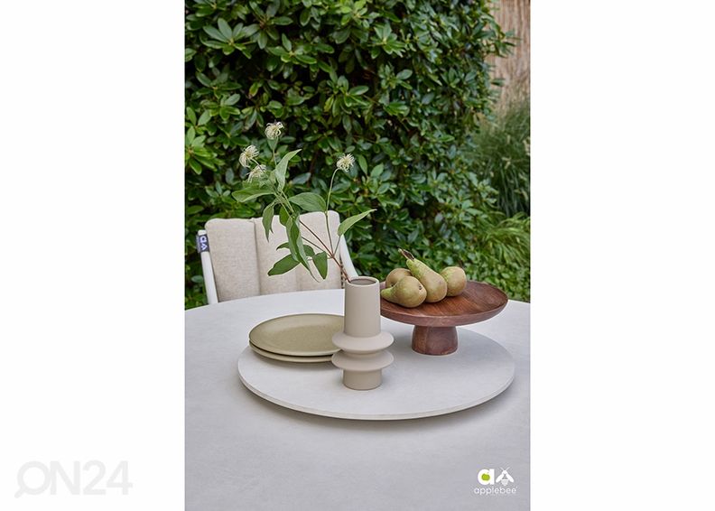 Puutarhapöytä tarjoilualustalla Melville kuvasuurennos