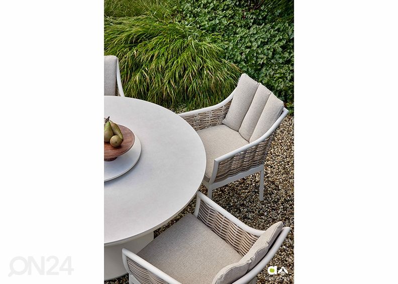 Puutarhapöytä tarjoilualustalla Melville kuvasuurennos