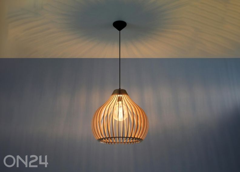 Riippuvalaisin Aprilla, puu kuvasuurennos