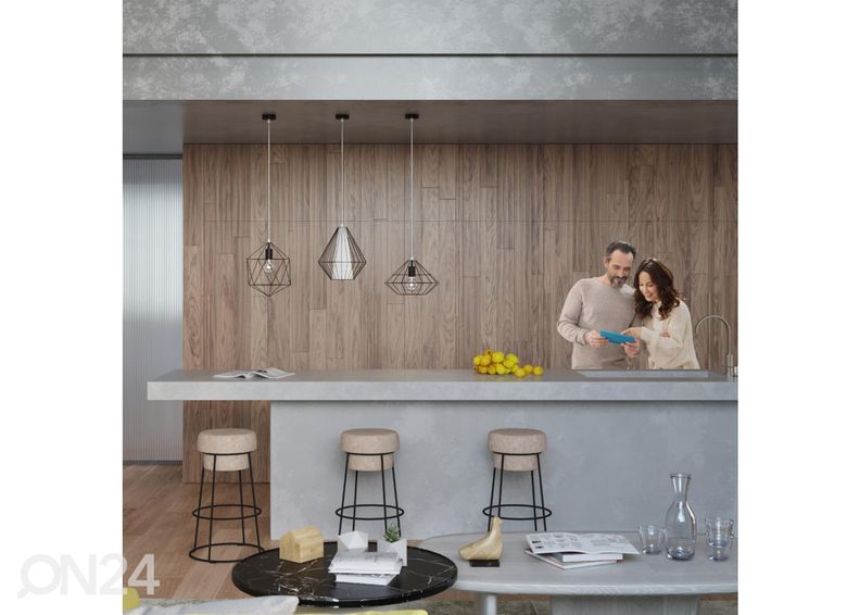 Riippuvalaisin Demi, musta kuvasuurennos