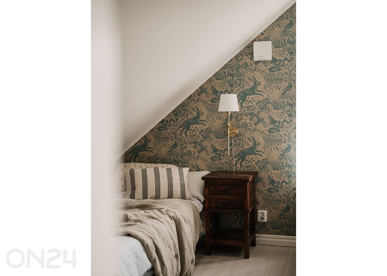 Seinävalaisin Astrid, messinki kuvasuurennos