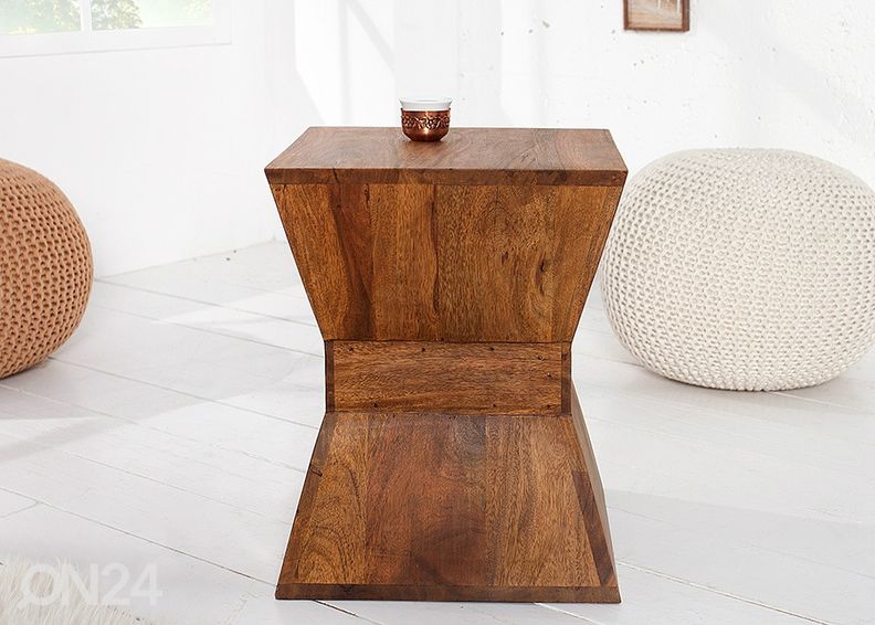 Sivupöytä Pyramid kuvasuurennos