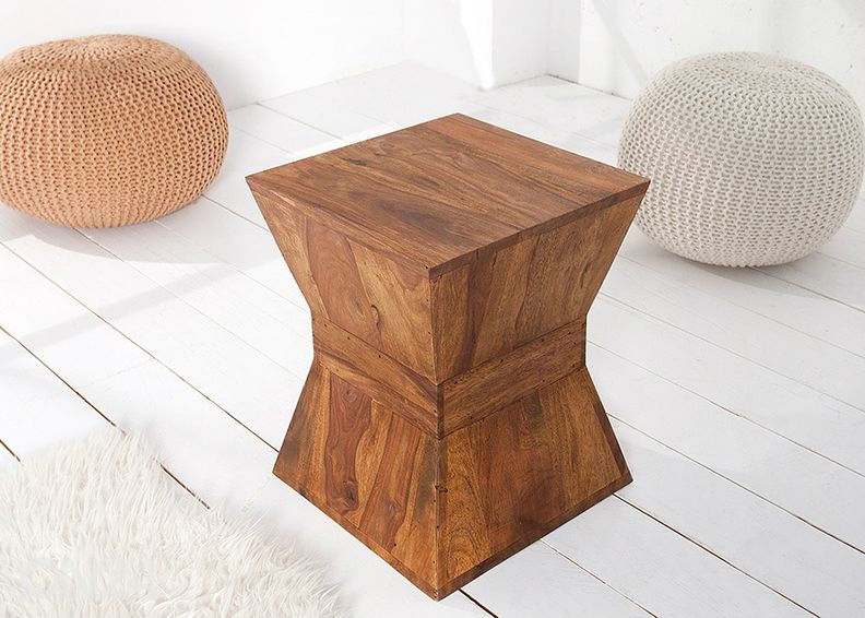 Sivupöytä Pyramid kuvasuurennos