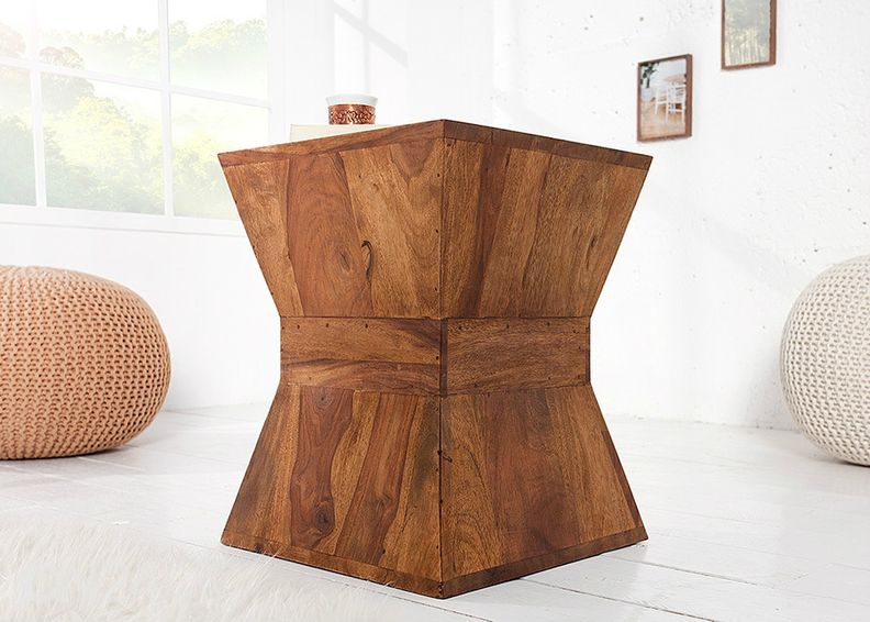 Sivupöytä Pyramid kuvasuurennos