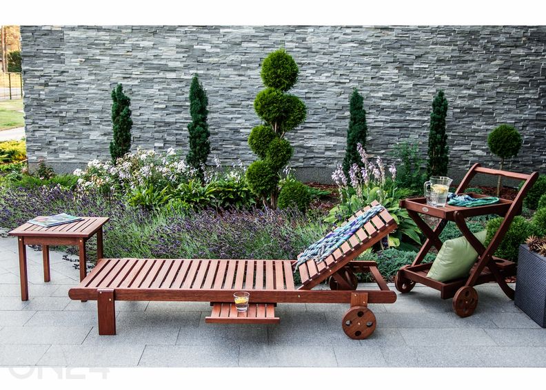 Tarjoiluvaunu Victoria kuvasuurennos