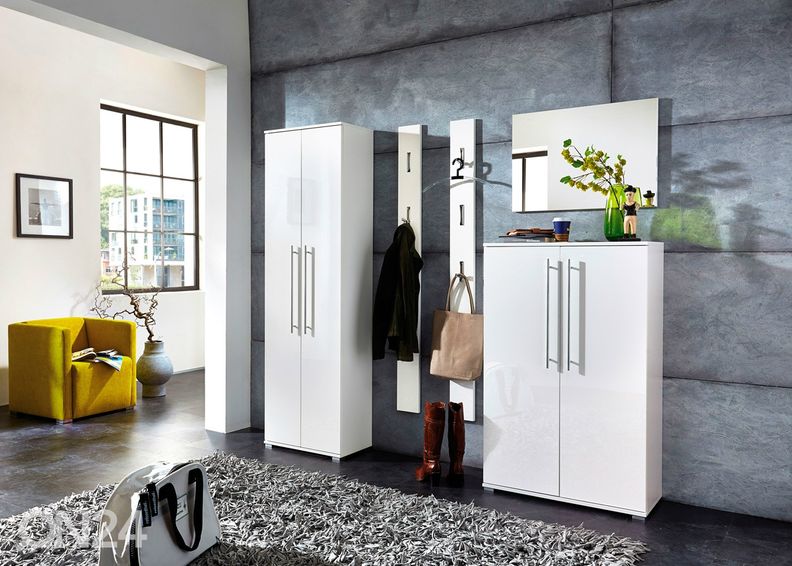 Vaatekaappi INSIDE kuvasuurennos