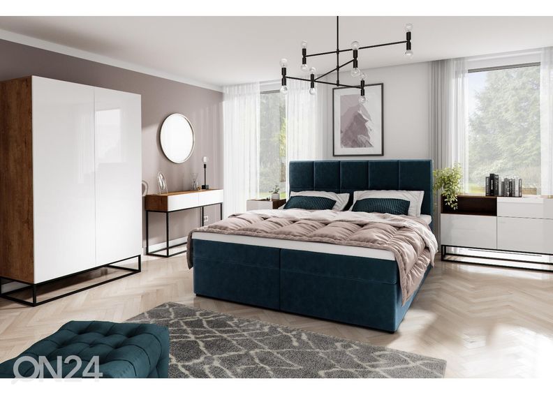 VaatekaappiAvorio kuvasuurennos