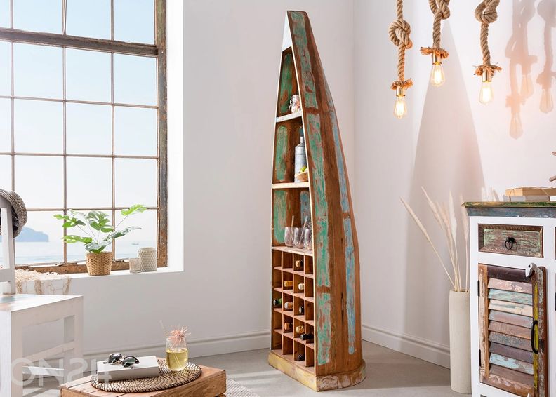 Viinihylly Jakarta kuvasuurennos