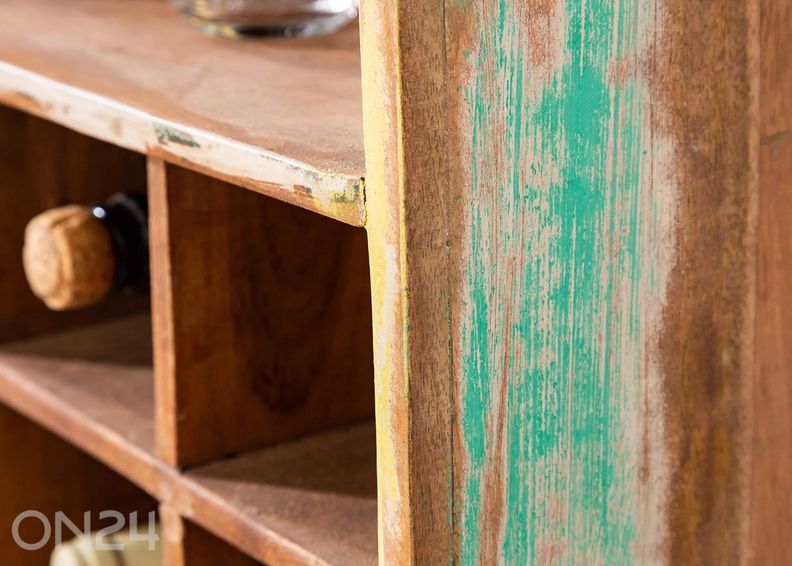 Viinihylly Jakarta kuvasuurennos