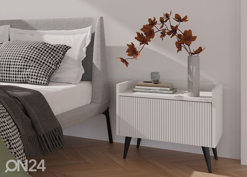 Yöpöytä Ademo kuvasuurennos