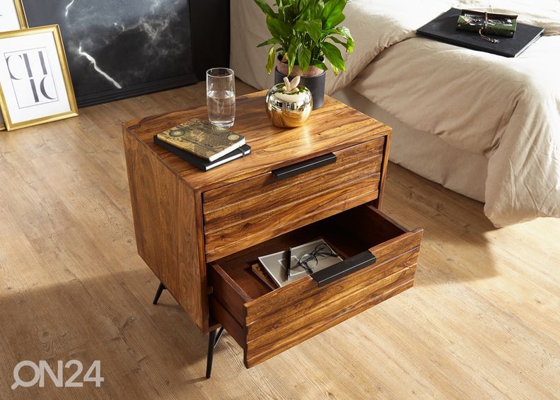 Yöpöytä Nishan kuvasuurennos