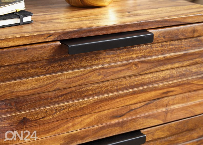 Yöpöytä Nishan kuvasuurennos